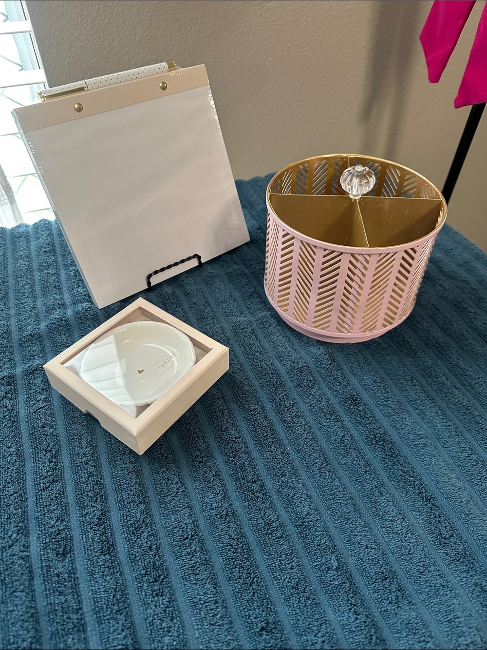 Ladies 3 pc desk set in pink and gold NWT By Sugar-Paper Essentials